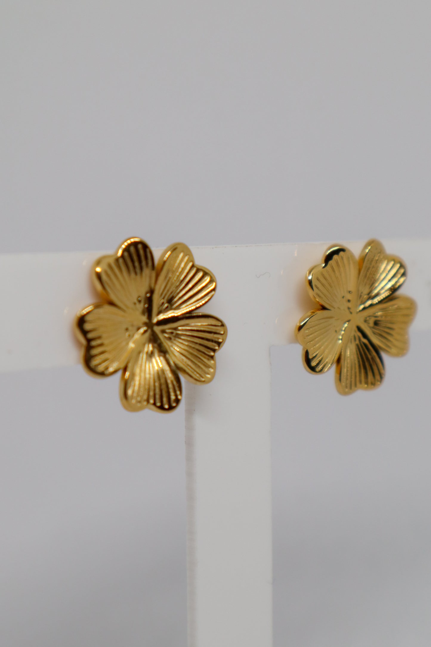 Brincos Golden Petal